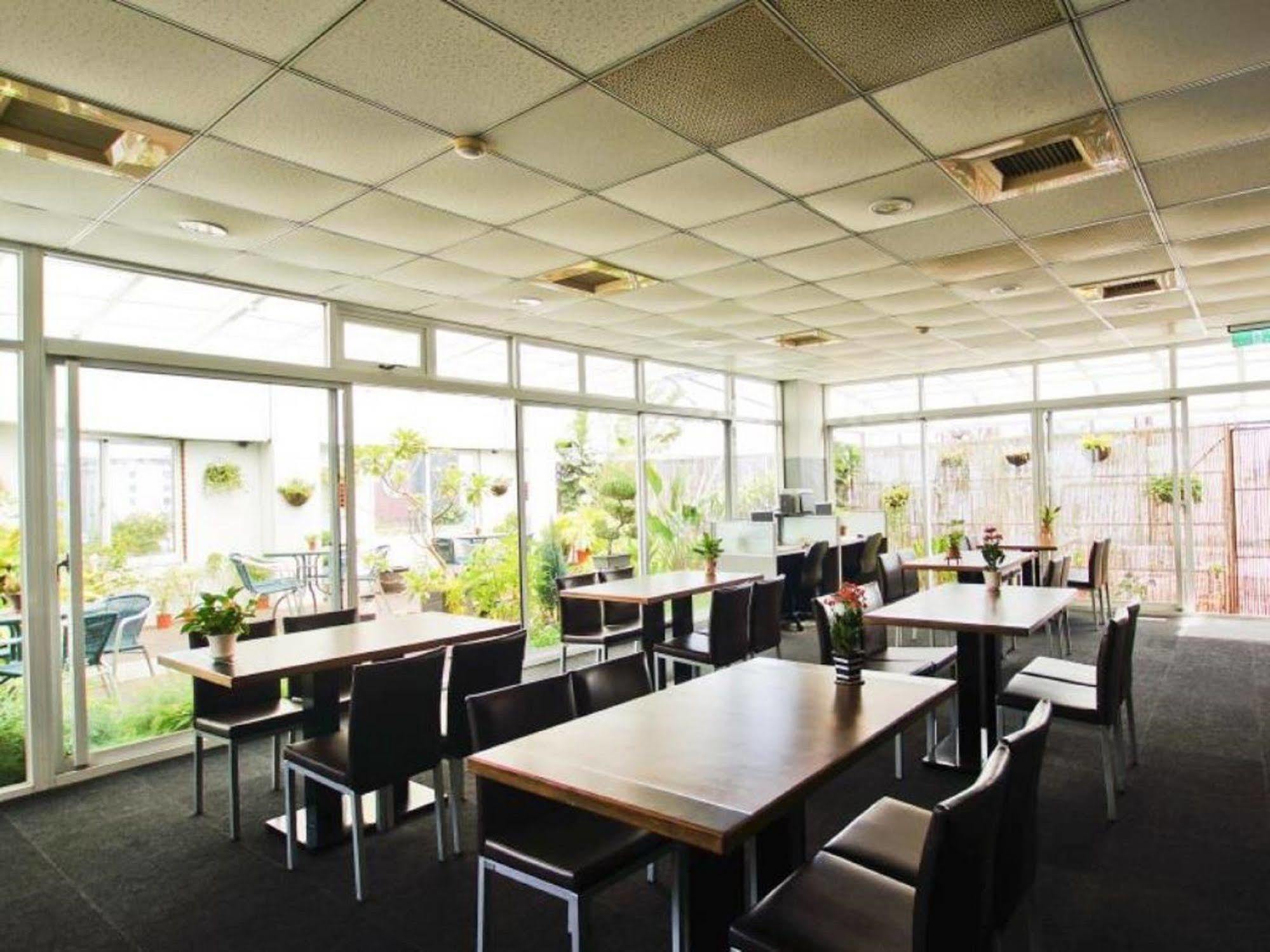 Cambridge Hotel - Yung Kang Yongkang Εξωτερικό φωτογραφία