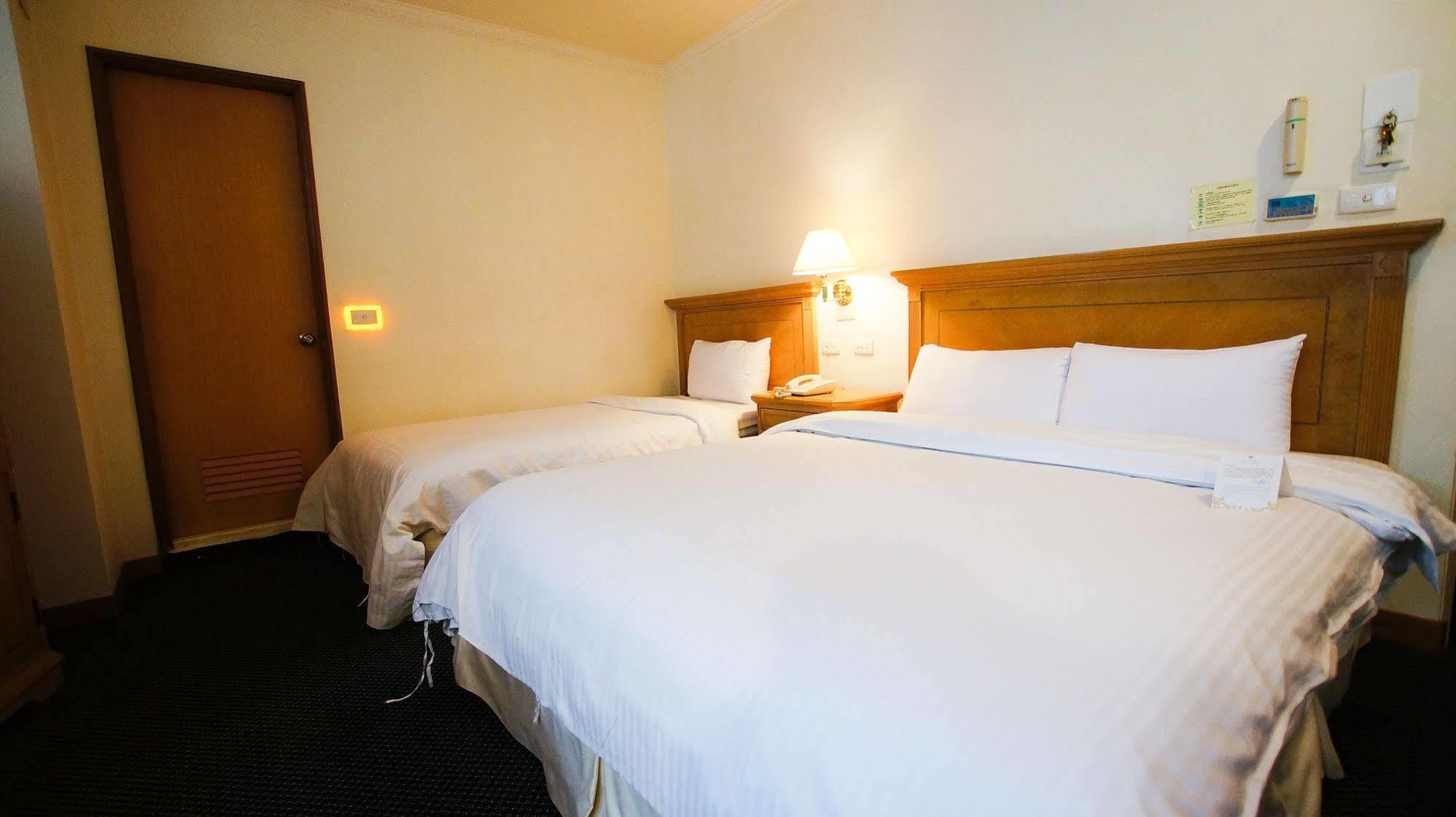 Cambridge Hotel - Yung Kang Yongkang Εξωτερικό φωτογραφία
